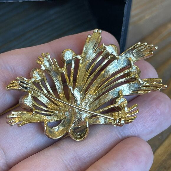 Vintage Signed Lisner Ribbon Gold Tone Faux Pearl Spray Brooch Women’s Jewelry - Picture 3 of 7